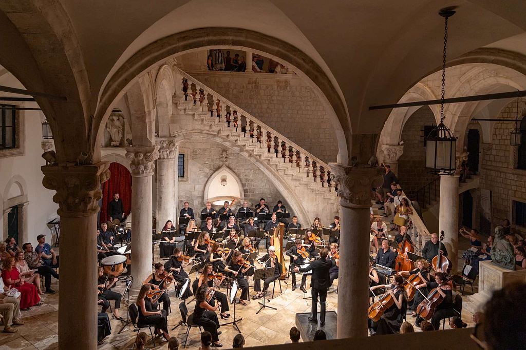Dubrovački simfonijski orkestar | Christian Vasquez, dirigent | Branimir Pustički, violončelo | Dunja Bontek, violina | Eva Šulić Brajčić, violina | Mirabai Weismehl Rosenfeld, violina